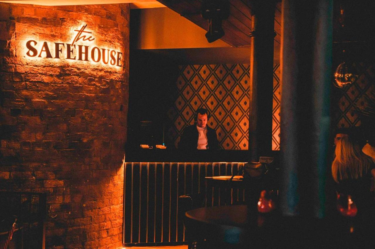 The Club House, Liverpool's Party Pad Sleeps 10! Liverpool