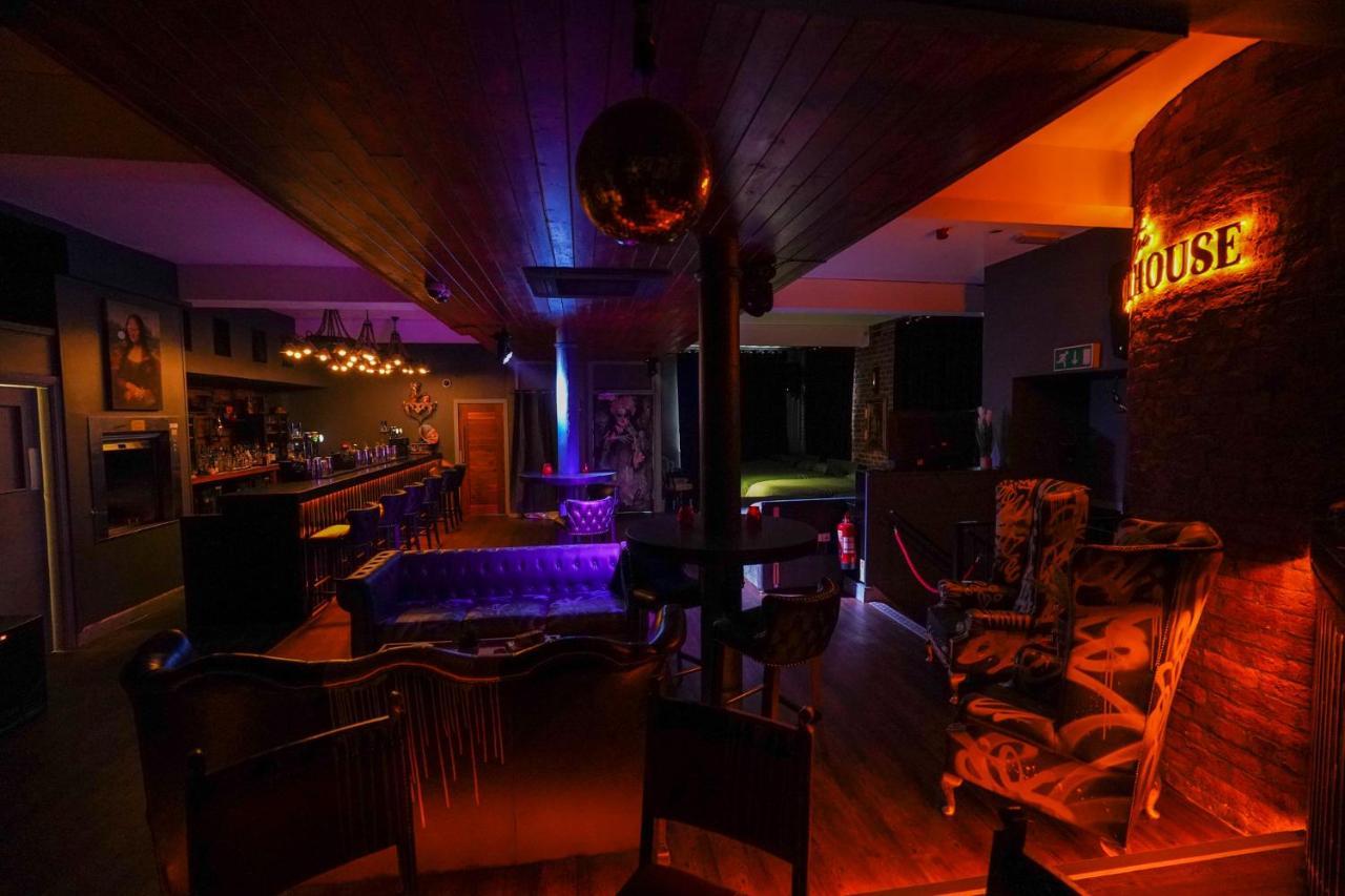 Aparthotel The Club House, Liverpool's Party Pad Sleeps 10!